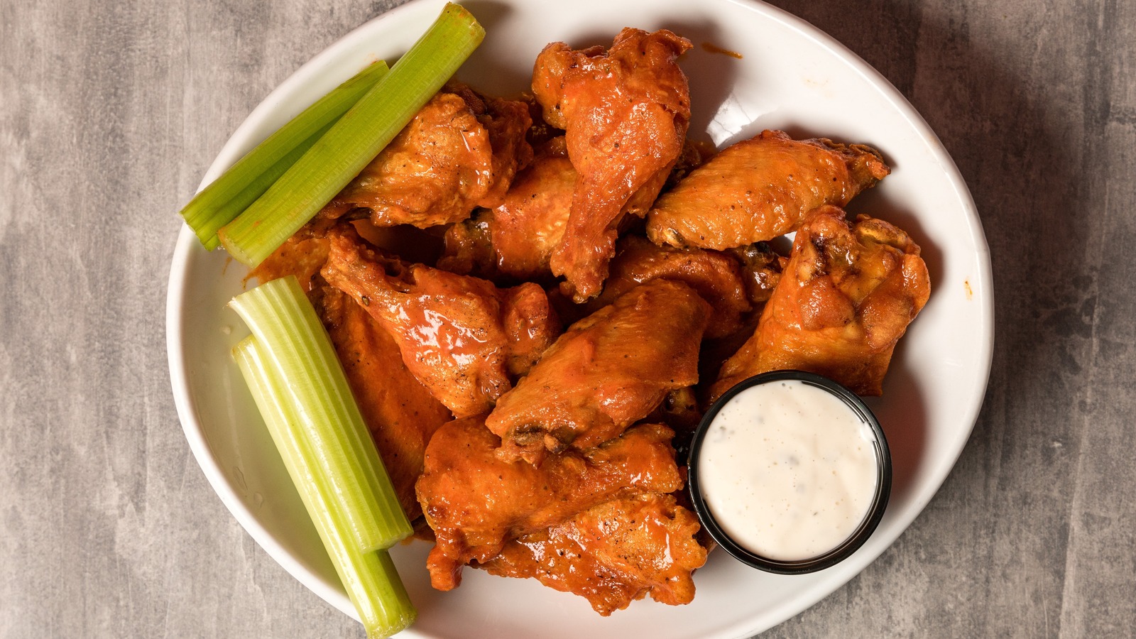 Bring Blue Cheese And Ranch Together For A Better Chicken Wing Dipping