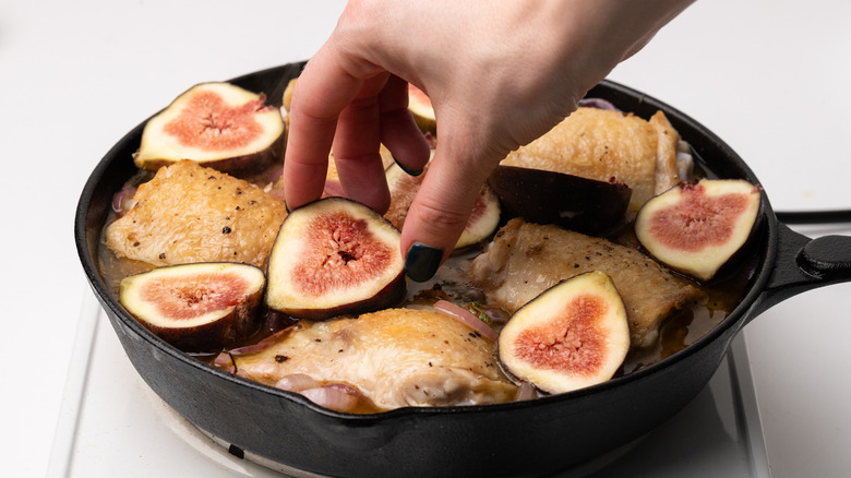 Placing figs in chicken dish
