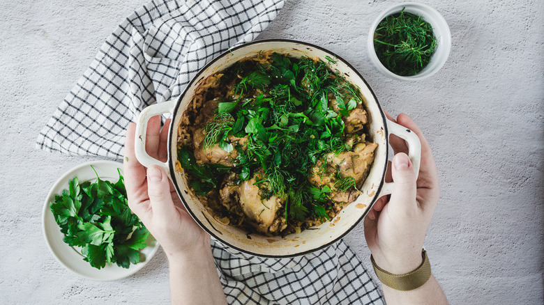 Serving rice and chicken in a pot