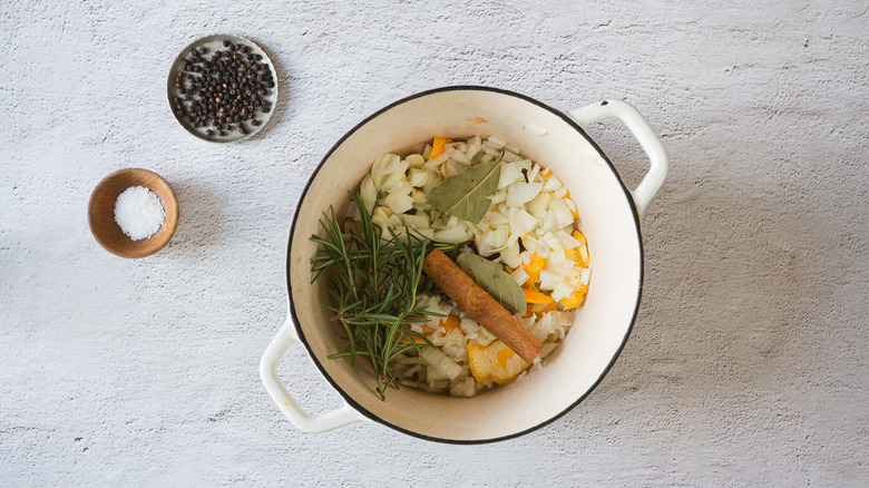 Pot with aromatics, pepper and salt bowls