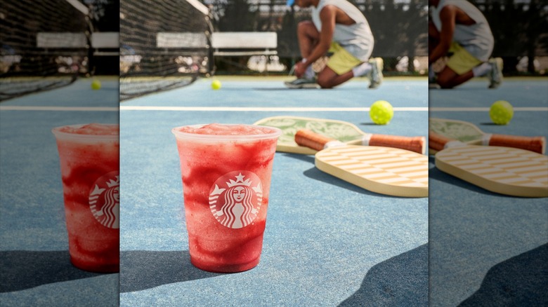 Frozen Strawberry Açaí Lemonade on pickleball court