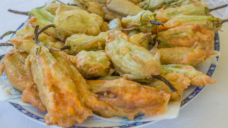 Fried pumpkin blossoms 