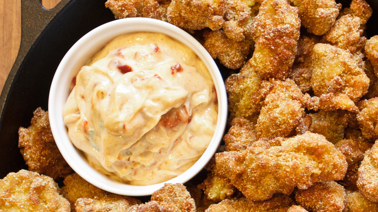 remoulade with fried nuggets