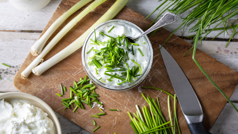 sour cream with chives