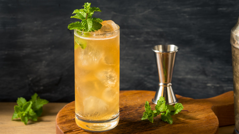 Ginger ale cocktail