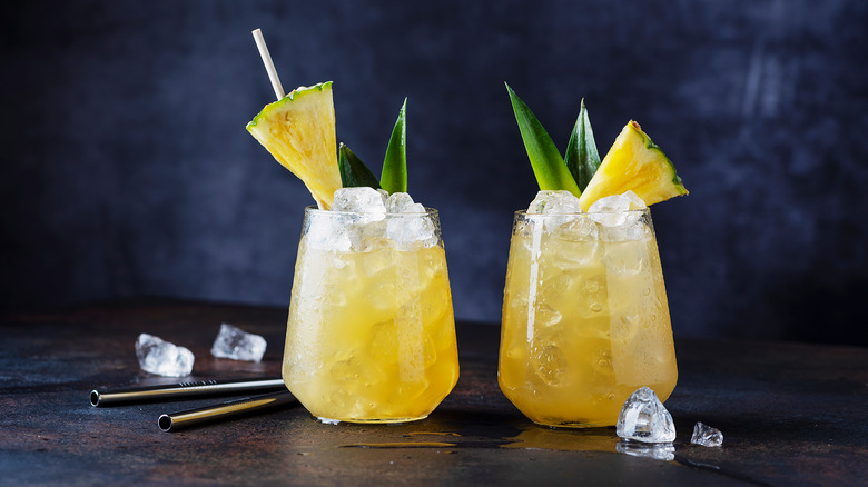 Pineapple juice cocktail