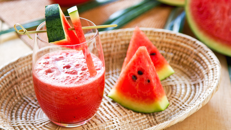 watermelon juice and watermelon slices