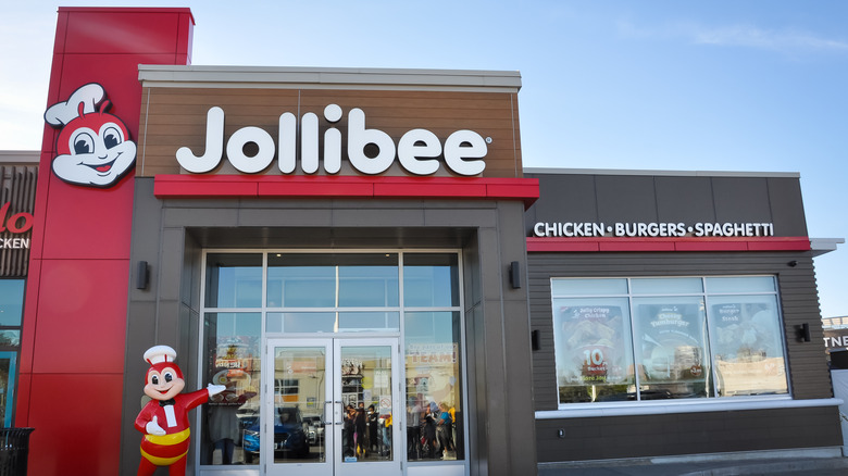 Jollibee location in Toronto