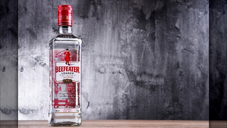 beefeater gin bottle