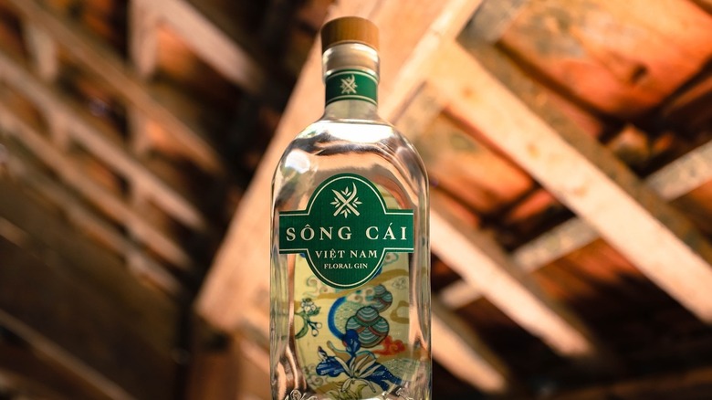 Sông Cái gin bottle