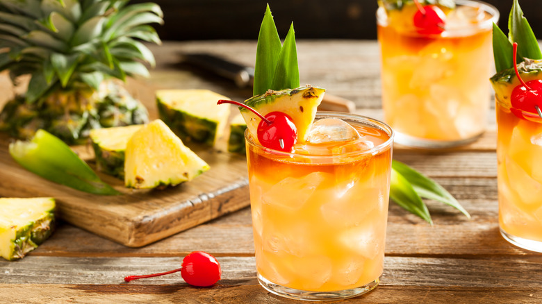 mai tai cocktails and ingredients