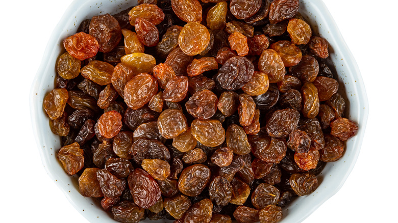 bowl of raisins