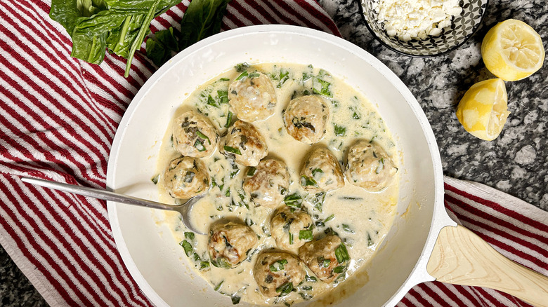 Overview of chicken spinach meatballs