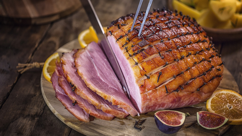 Glazed ham with blood oranges 