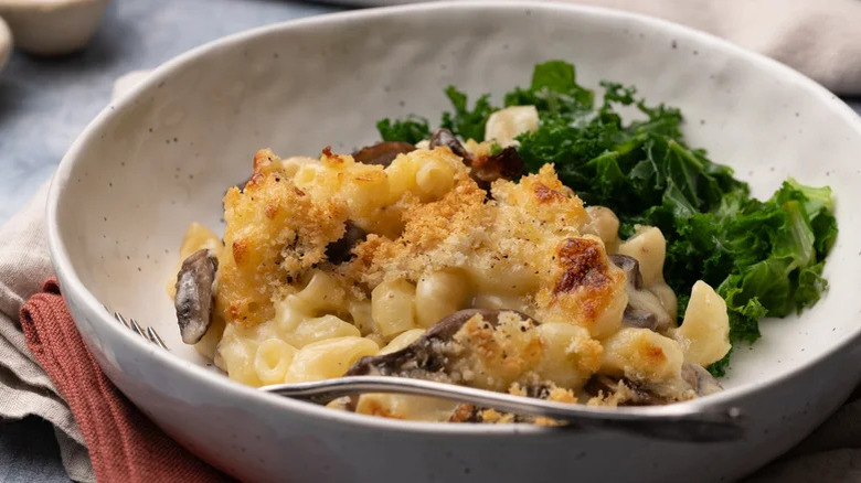 Mushroom mac and cheese with salad