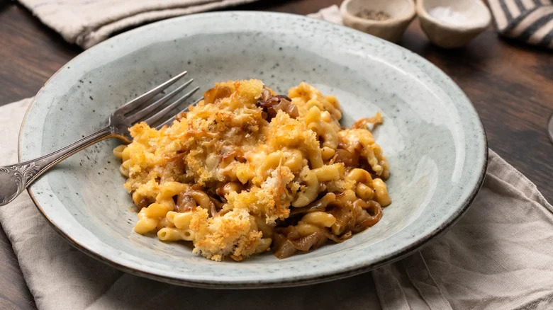 French onion macaroni and cheese