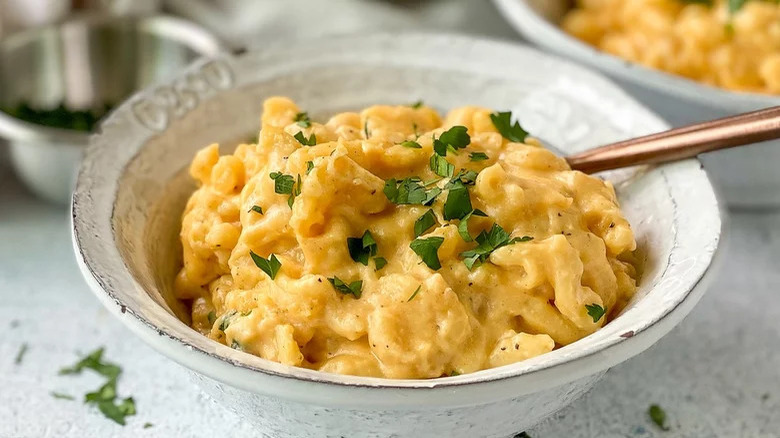 Mac and cheese with parsley