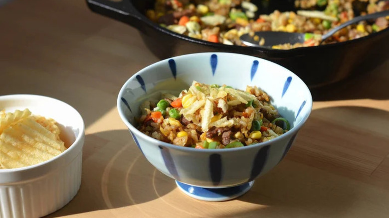 Fried rice with potato chips 