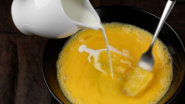 milk in scrambled eggs