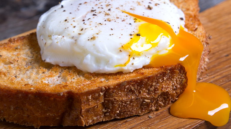 poached egg on toast