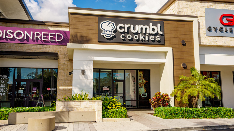 Crumbl Cookies location