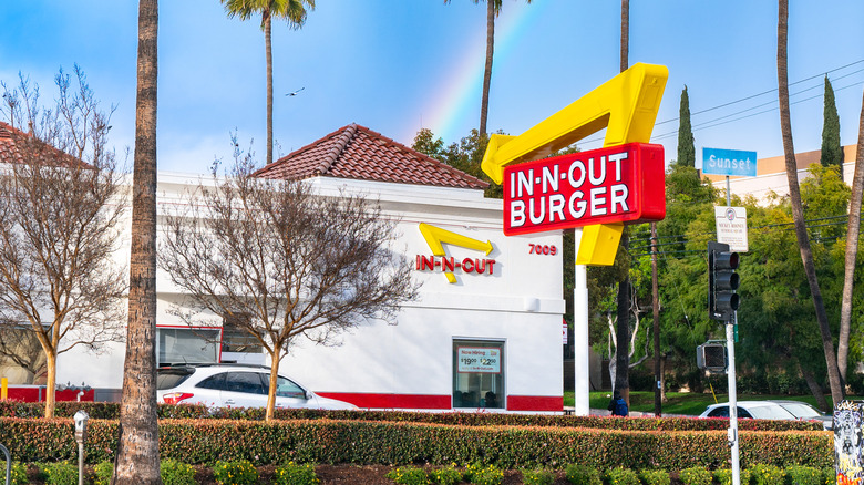 In-N-Out restaurant exterior