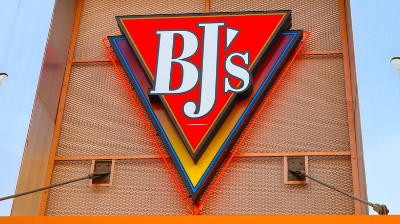 BJ's Restaurants and Brewhouse sign