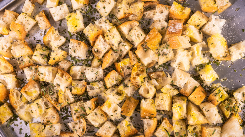 Tray of seasoned croutons 