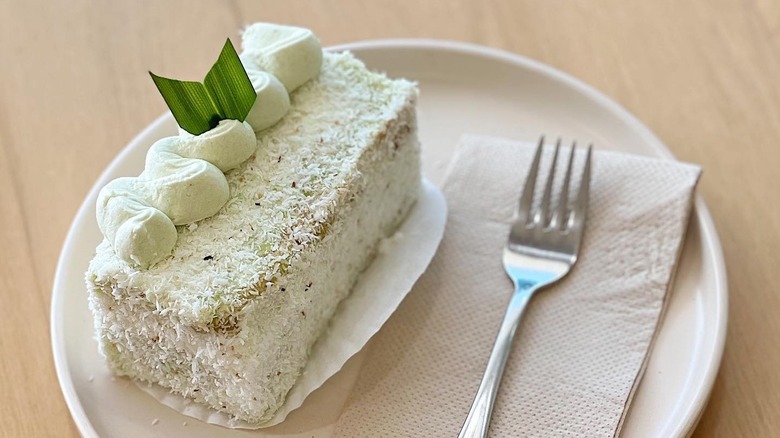 Plated pandan lamington