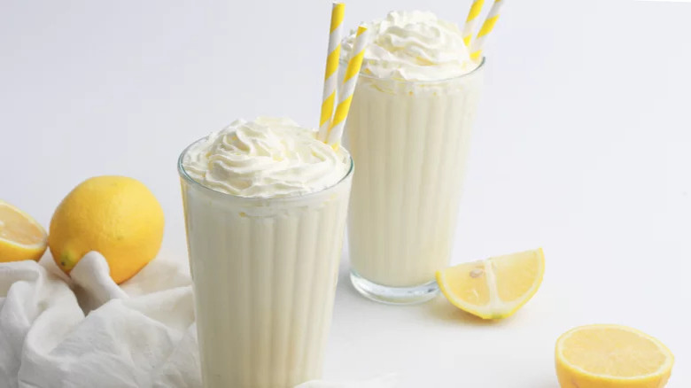 Refreshing glass of whipped lemonade