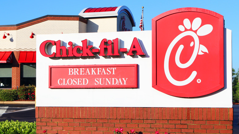 Chick-fil-A sign that reads "closed Sunday"