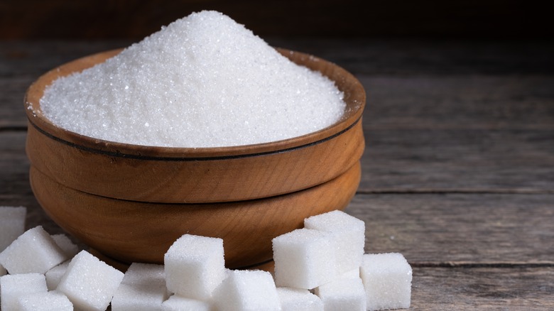 sugar and sugar cubes