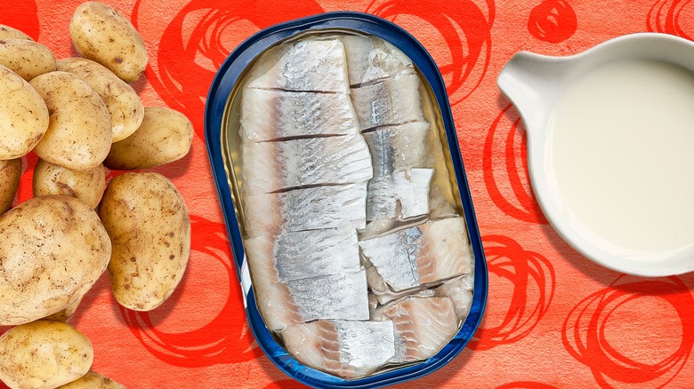 Canned herring with potatoes and milk