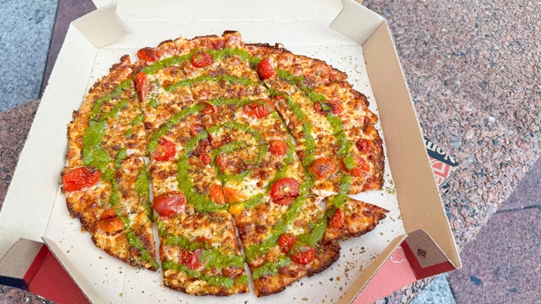 Pizza Hut Medium Tavern Pesto Margherita Pizza