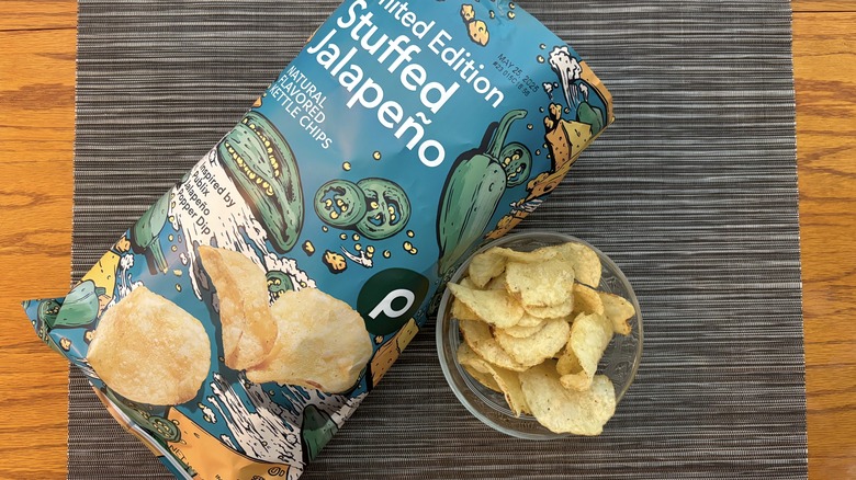 Publix stuffed jalapeño﻿ kettle chips in bag and glass bowl on black placemat on wooden table