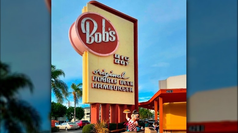 Bob's Big Boy Burbank sign and exterior