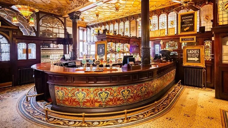 Ornate wrap-around bar of the Philharmonic Dining Rooms