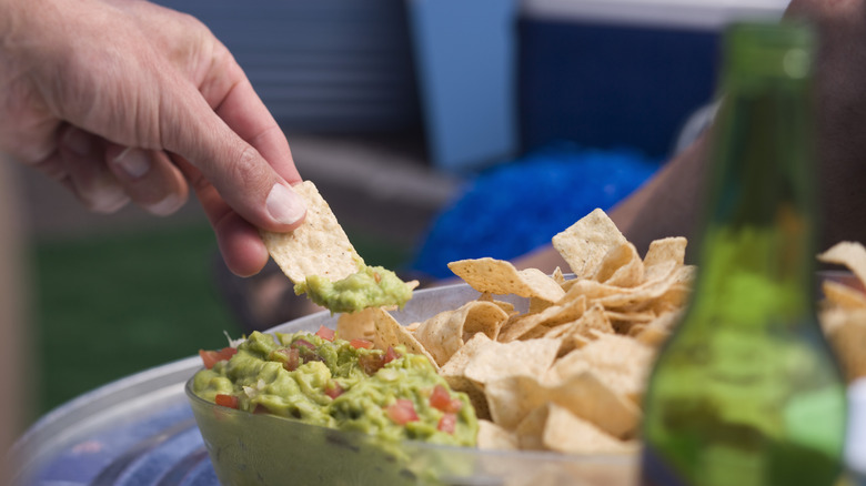 guacamole and chips