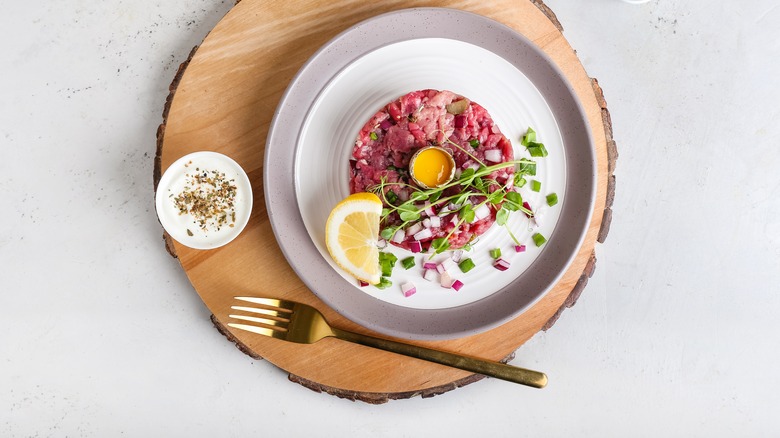 Steak tartare on wood