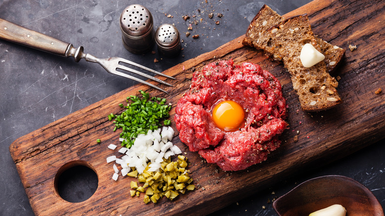 steak tartar with sides