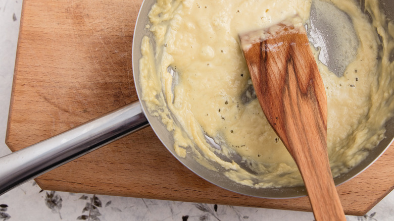 Making a roux in a pan