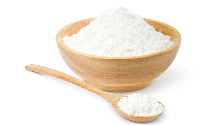 Cornstarch in wooden bowl