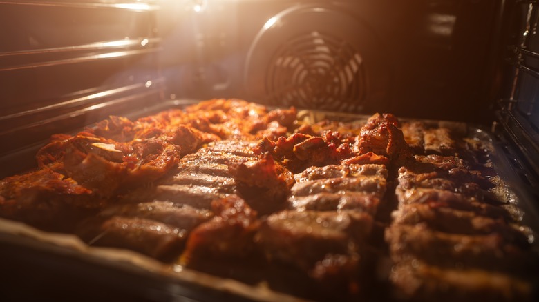 ribs cooking in the oven 