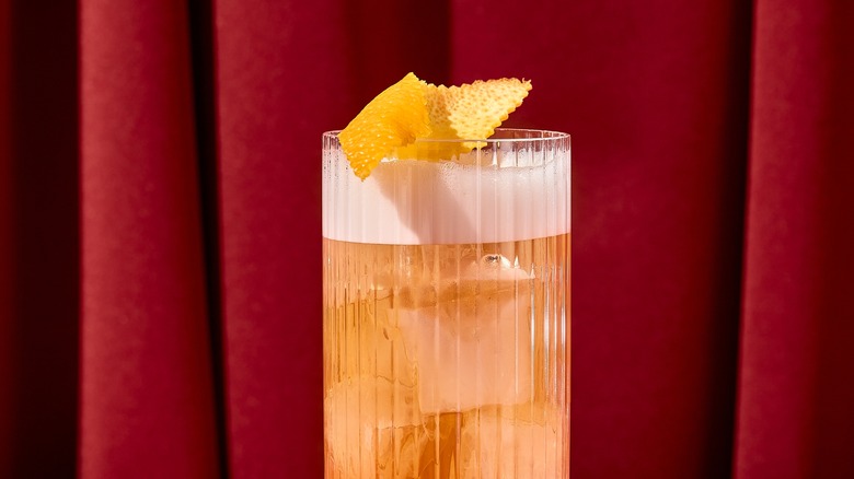 cocktail whisky sour highball glass