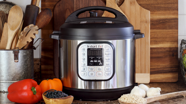 https://www.tastingtable.com/img/gallery/10-tips-you-need-when-cooking-with-an-instant-pot/intro-1654119308.jpg