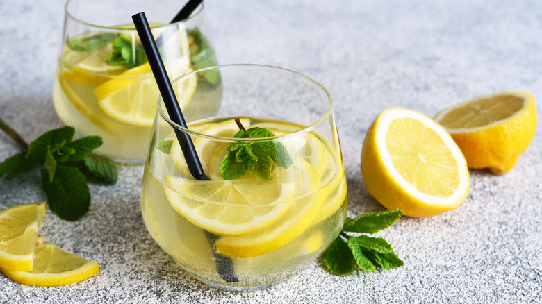 lemonade with mint