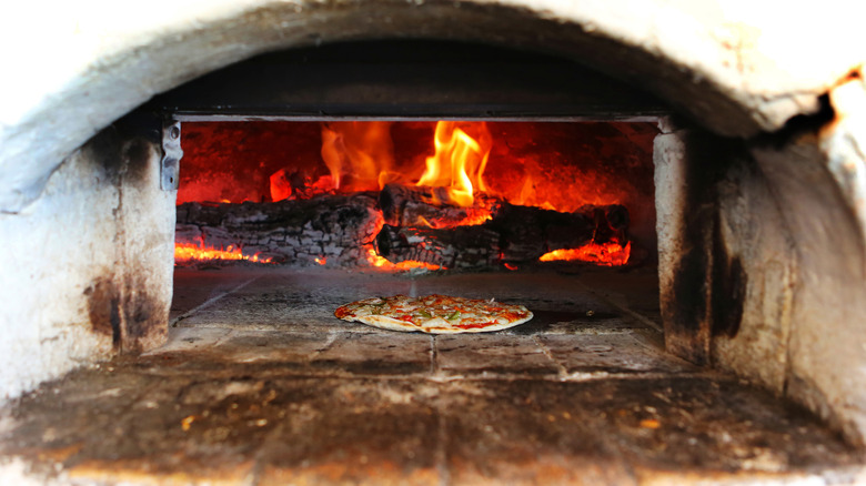 Brick pizza oven