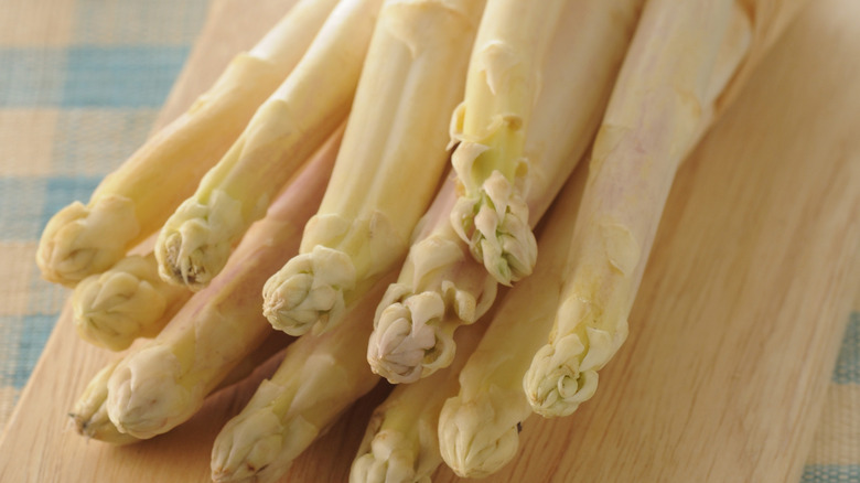 white asparagus spears