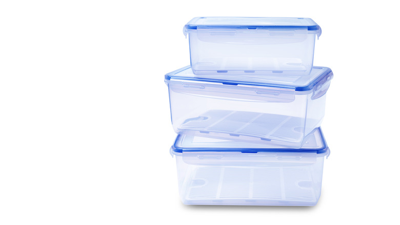 clear tupperware with blue lids