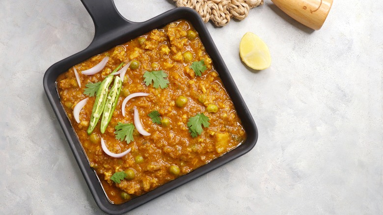 Small skillet of keema with garnish